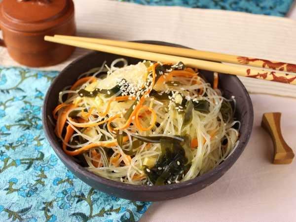 Китайский салат с древесными грибами и фунчозой