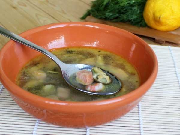 Томатный суп с мидиями и креветками